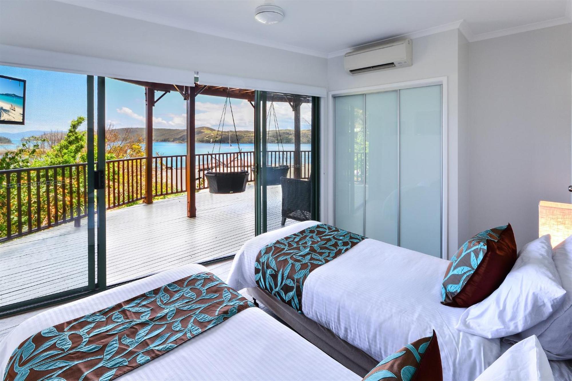 Casuarina Cove Apartments Hamilton Island Room photo